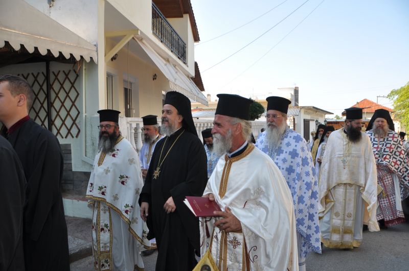 Ἐγκαίνια τοῦ Ἱεροῦ Ναοῦ τῆς Παναγίας Πετρούσης καί χειροτονία Πρεσβυτέρου